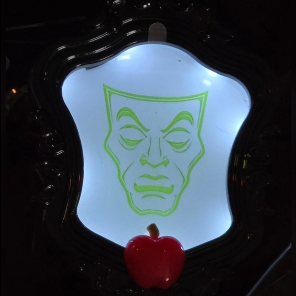 Bath & Body Works Disney Villains Evil Queen Light Up Mirror Pocketbac Holder Nw